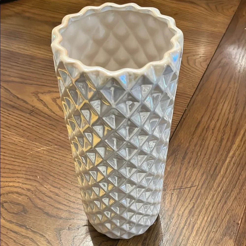Elegant Cream Iridescent‎ Textured Vase